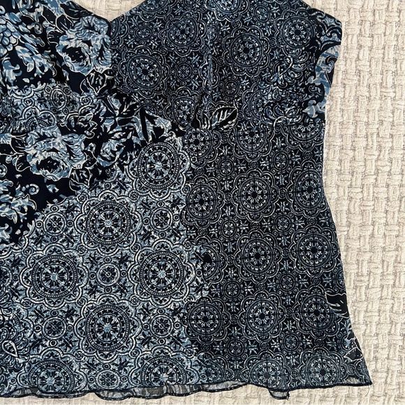 SOLD 𝅺VINTAGE Tank Top - Picture 4 of 7